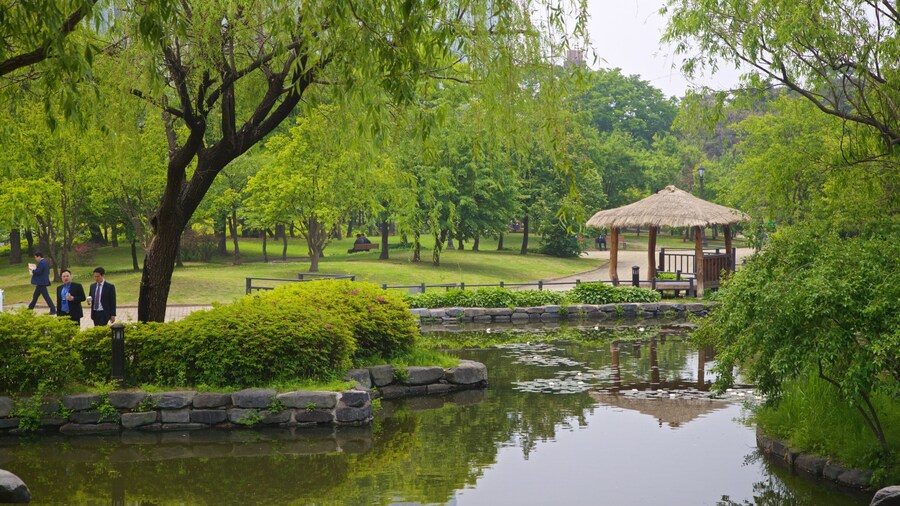 Yeouido Park which includes a park and a pond