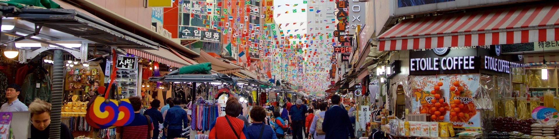 Namdaemun Market featuring cbd, signage and markets