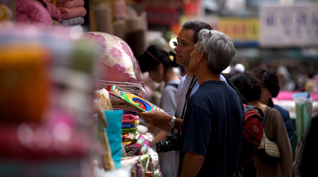 남대문시장 을 보여주는 거리 풍경, 도시 과 시장