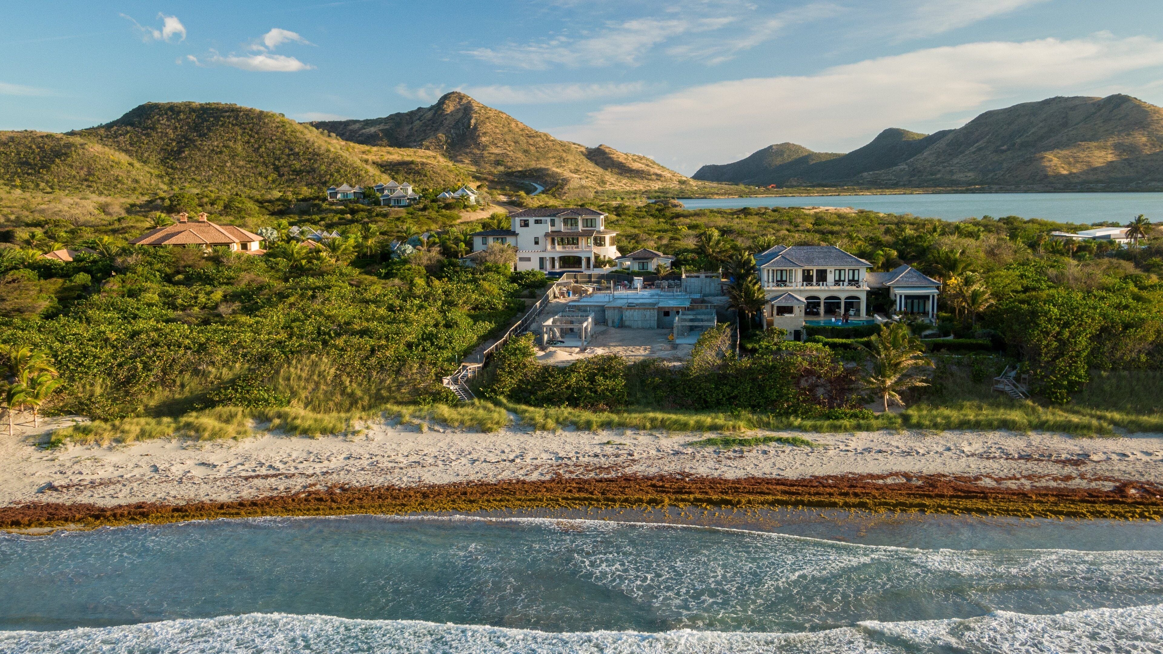 Sandy Bank Beach showing general coastal views, a coastal town and landscape views