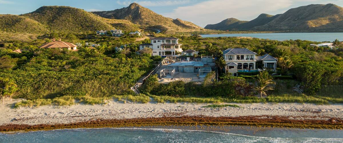 Sandy Bank Beach showing general coastal views, a coastal town and landscape views