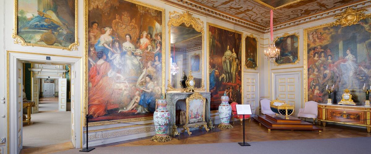 Drottningholm Palace featuring art, a castle and heritage elements