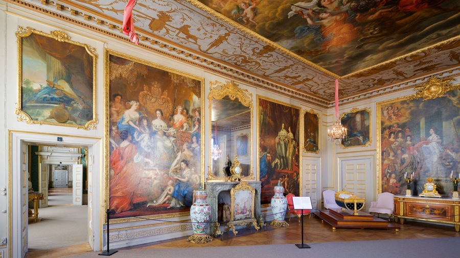 Drottningholm Palace featuring art, a castle and heritage elements