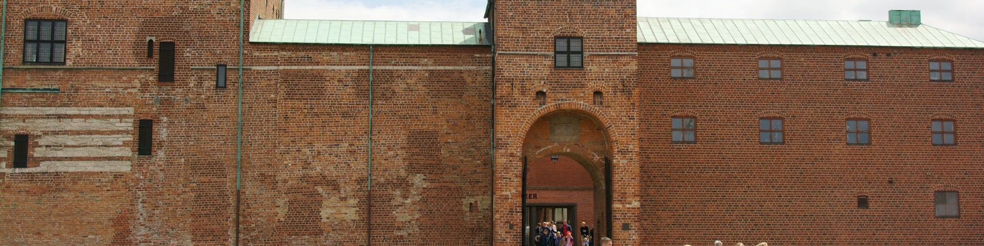 Castelo de Malmö que inclui arquitetura de patrimônio, uma ponte e um pequeno castelo ou palácio