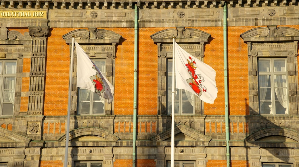 Malmö rådhus som inkluderer historisk arkitektur og administrativ bygning