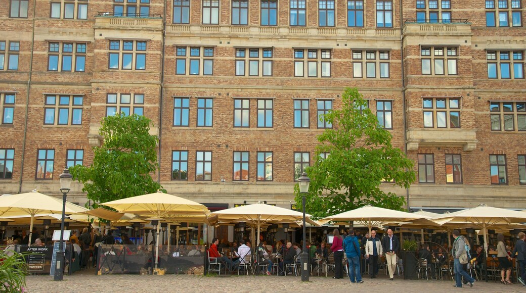 Lilla Torg showing a city, cafe scenes and street scenes