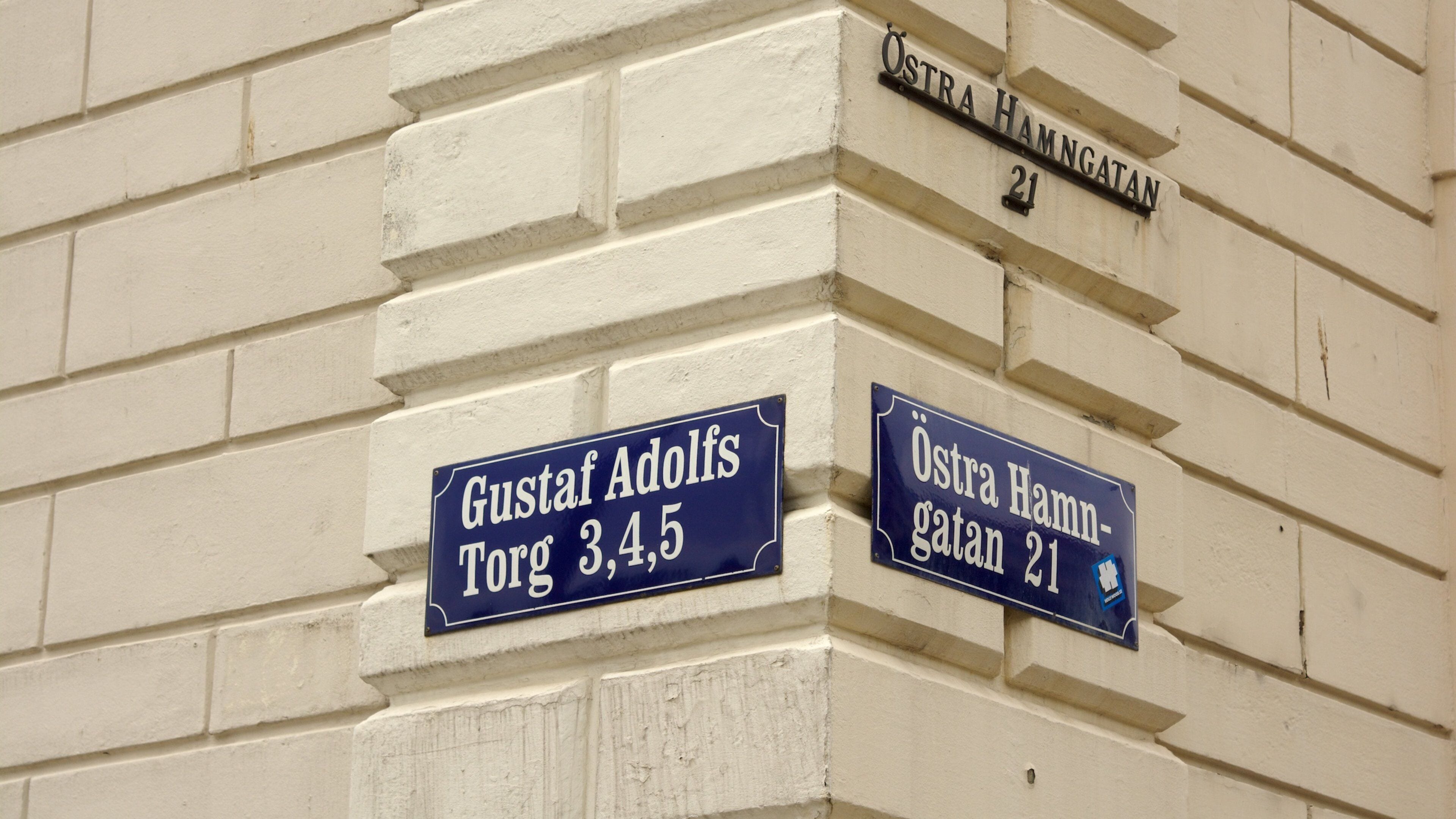 Place Gustave II Adolphe de Suède montrant signalisation