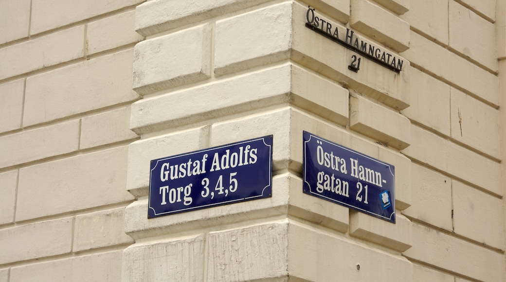 Place Gustave II Adolphe de Suède montrant signalisation