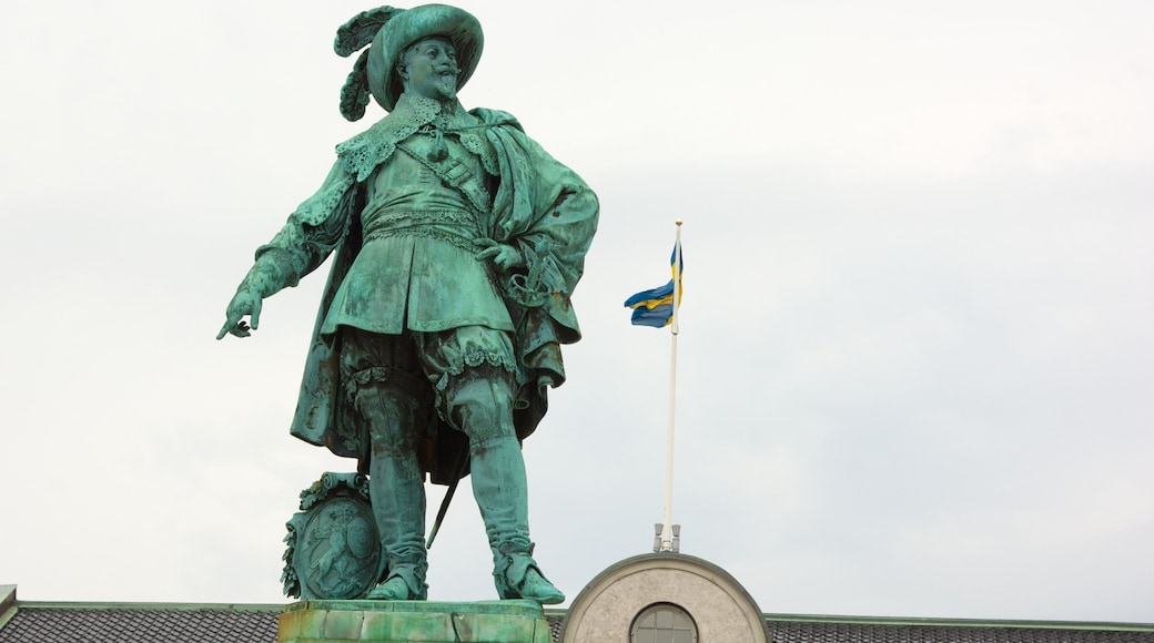 Place Gustave II Adolphe de Suède montrant monument et statue ou sculpture