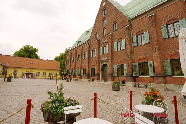 Kronhuset featuring heritage elements and a square or plaza