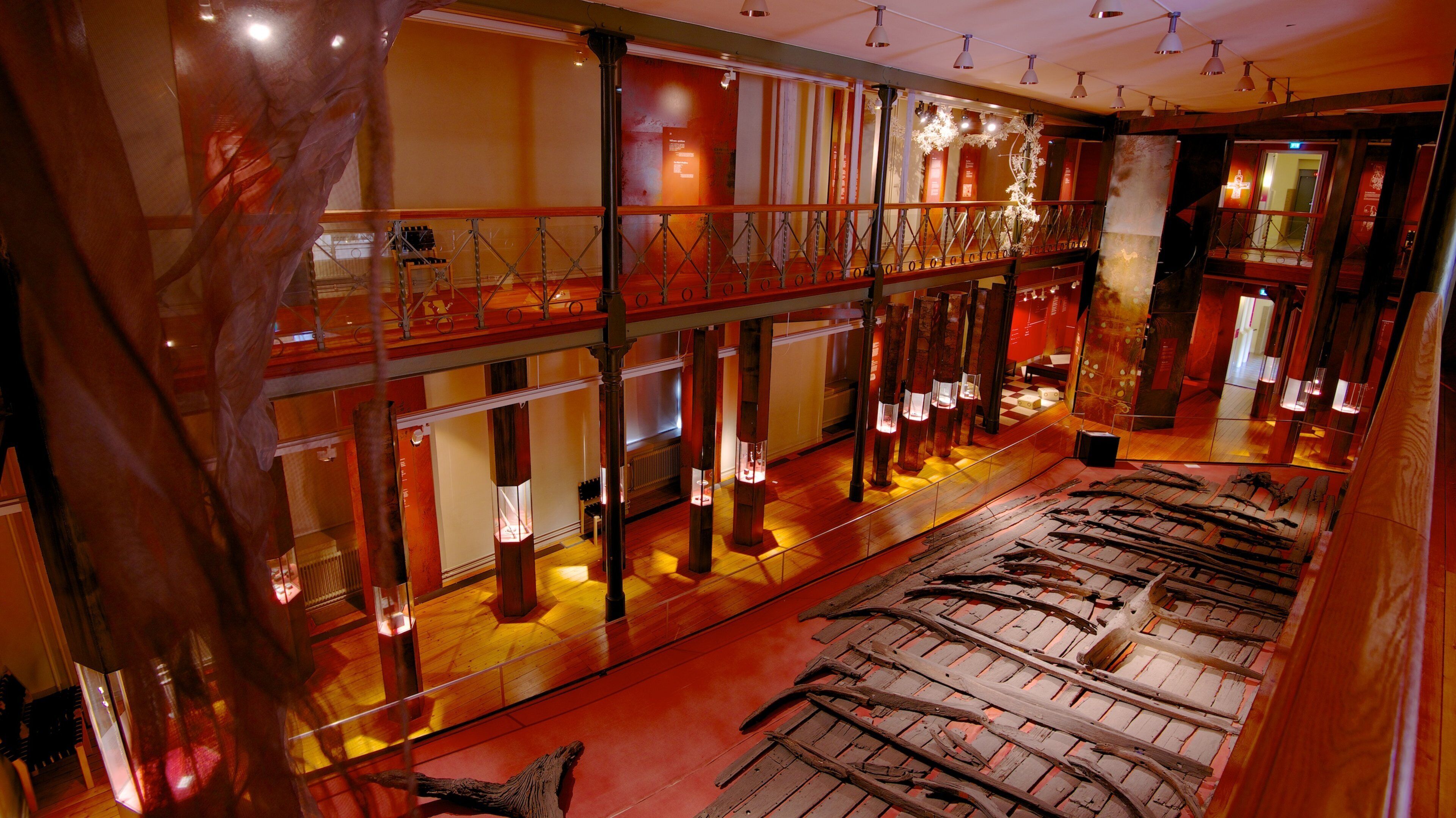 City Museum showing interior views