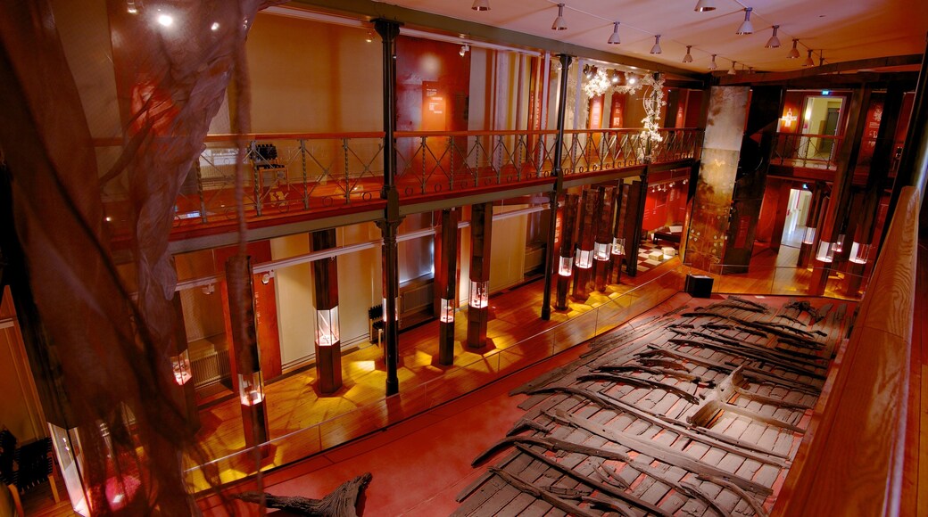 City Museum showing interior views