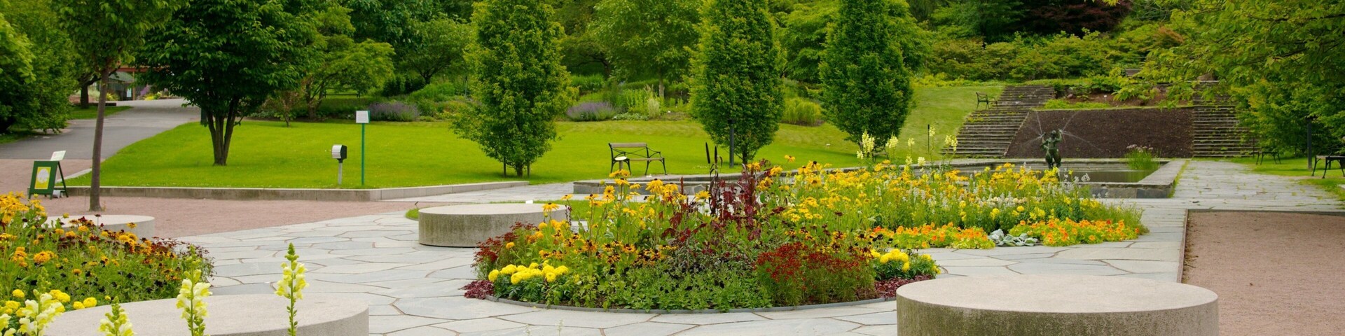 Botanic Gardens featuring flowers and a garden