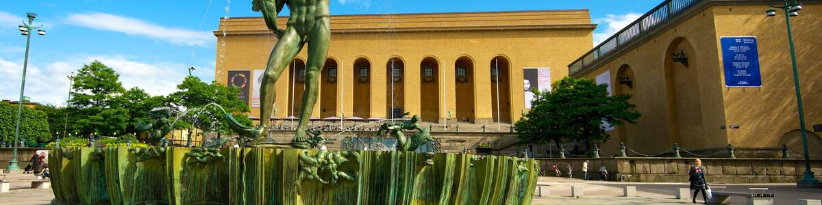 Poseidon Statue das einen Platz oder Plaza, Springbrunnen und Statue oder Skulptur
