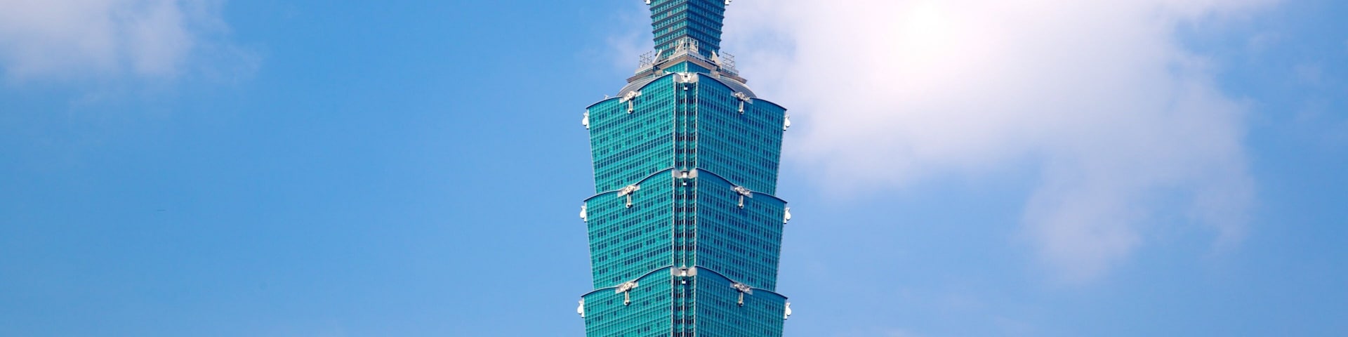 Taipei 101 which includes skyline, modern architecture and a high rise building
