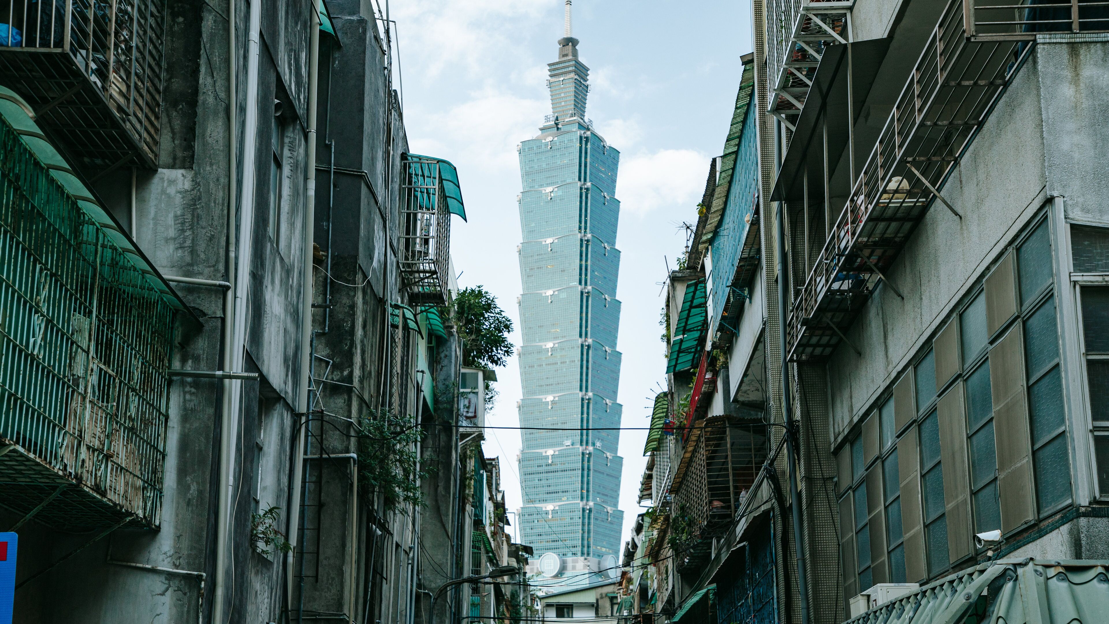 Taipei 101 which includes a high rise building and a city
