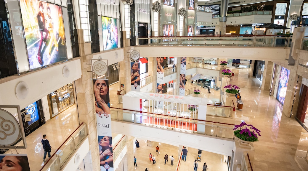 Taipei 101 featuring shopping and interior views