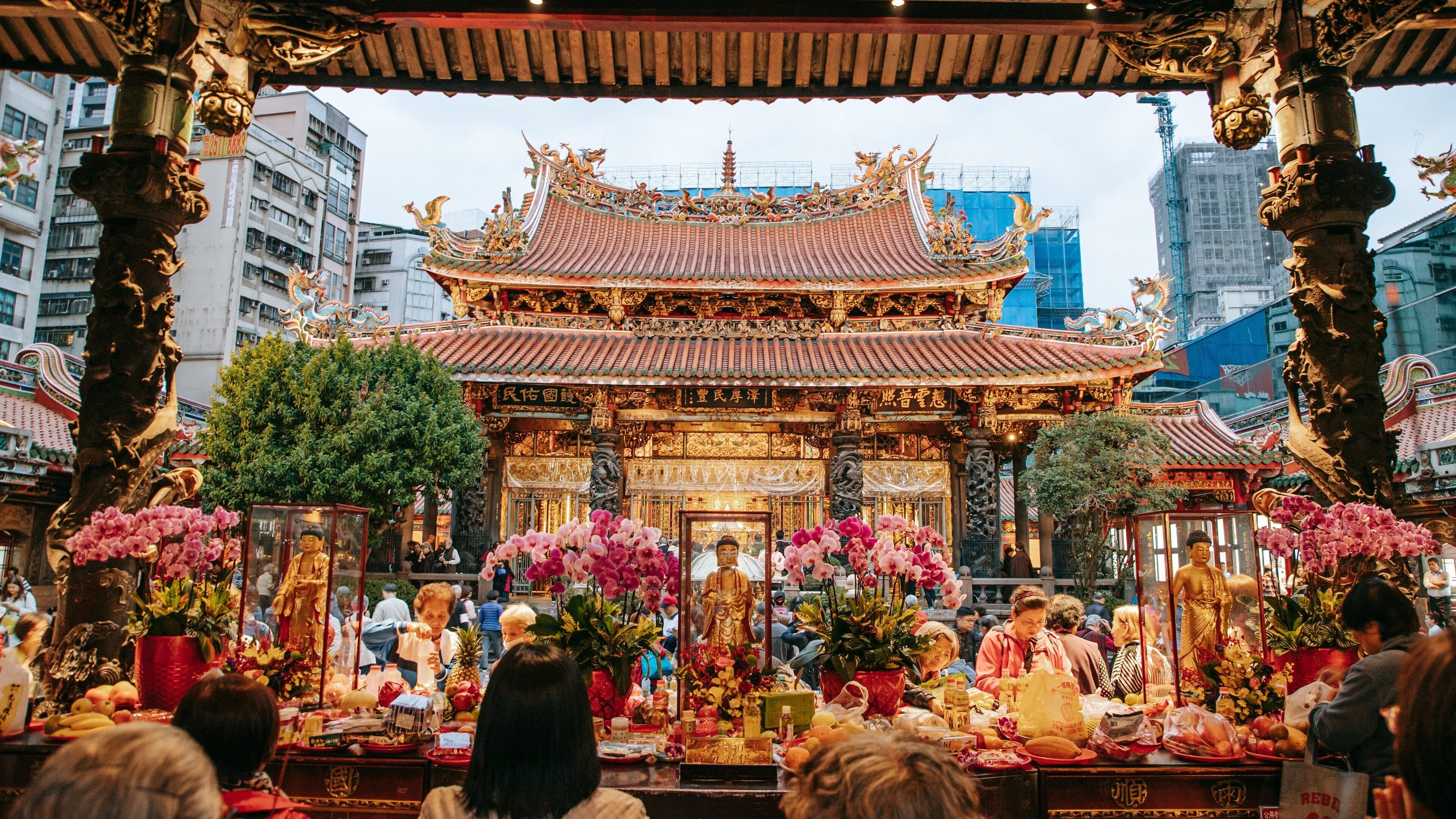 Lungshan Temple featuring a temple or place of worship and religious aspects