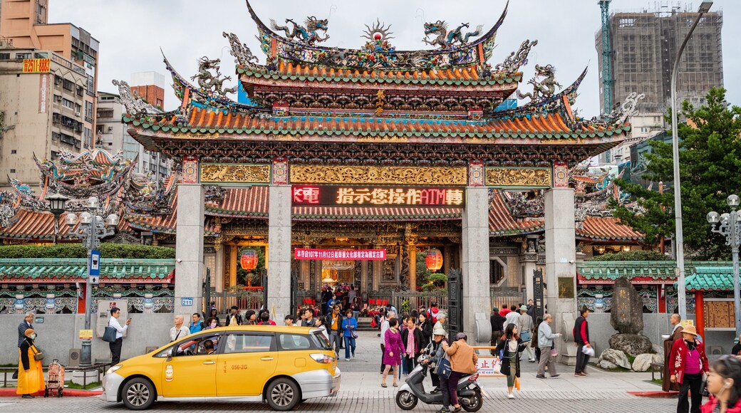 Lungshan Temple featuring a city, heritage elements and street scenes