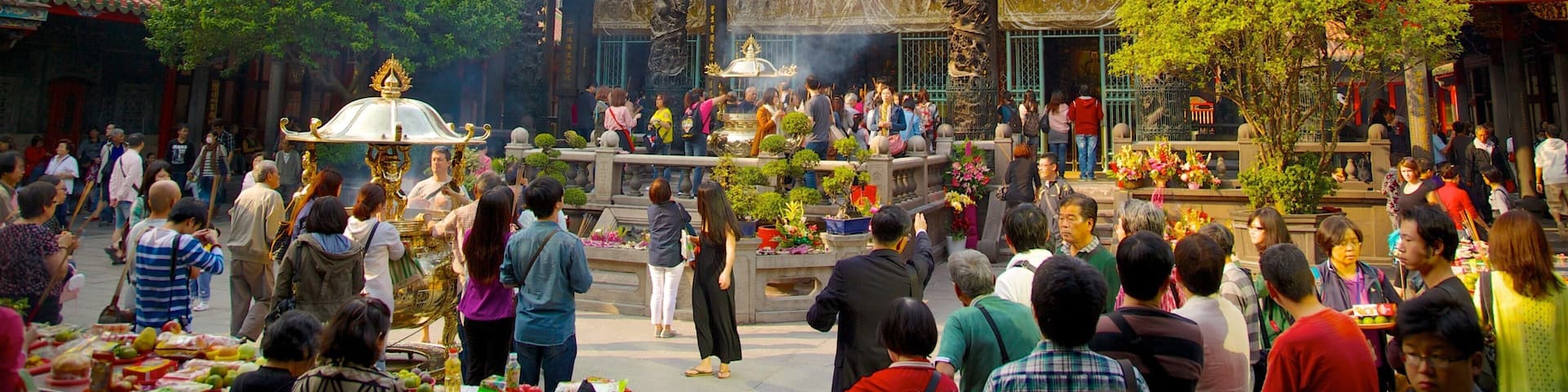 Longshan Temple featuring a city, religious elements and a temple or place of worship