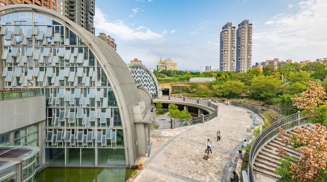 Daan Forest Park showing a garden