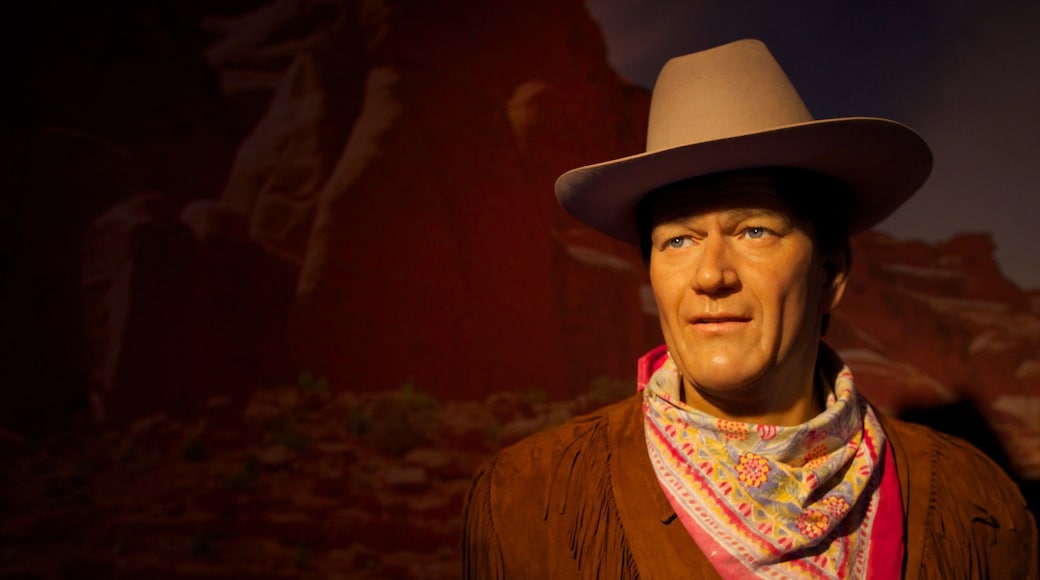 Hollywood Wax Museum featuring interior views