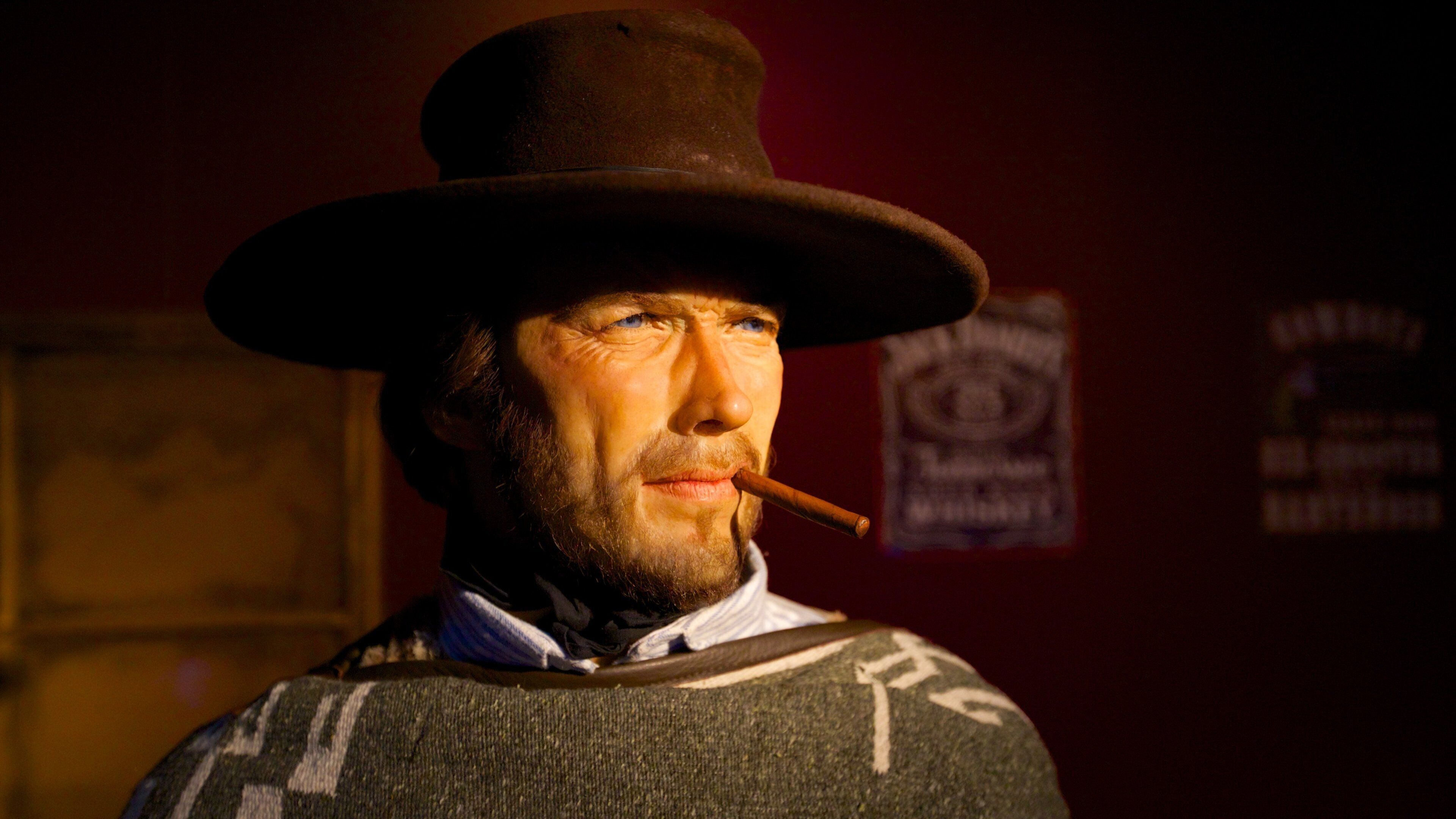 Hollywood Wax Museum showing interior views