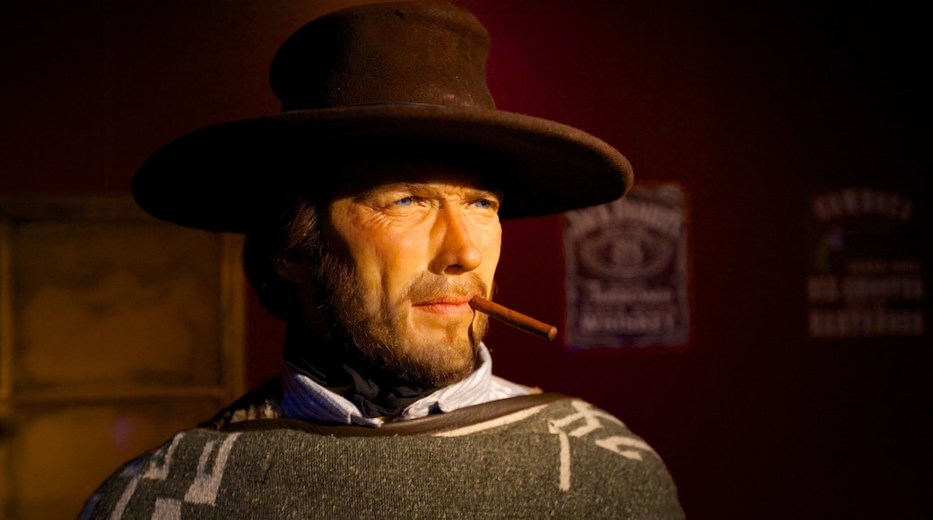 Hollywood Wax Museum showing interior views