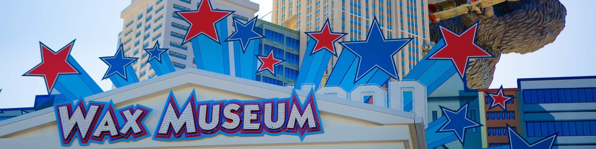 Hollywood Wax Museum showing signage