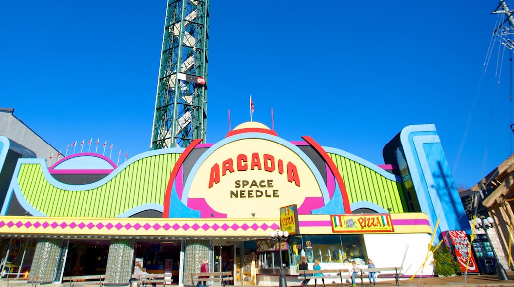 嘉靈絲堡太空之針與家庭遊樂中心 其中包括 指示牌 和 遊樂設施