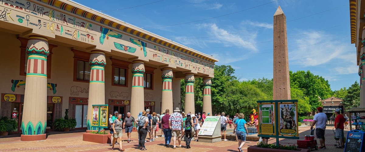 Memphis Zoo which includes street scenes