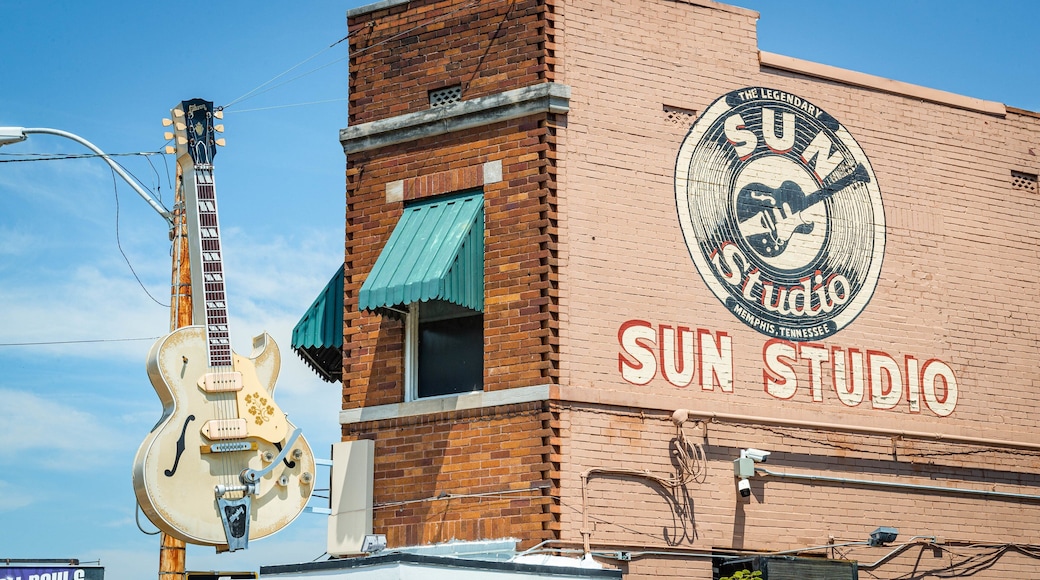 Sun Studio which includes signage