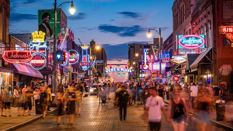 Beale Street showing nightlife, night scenes and street scenes
