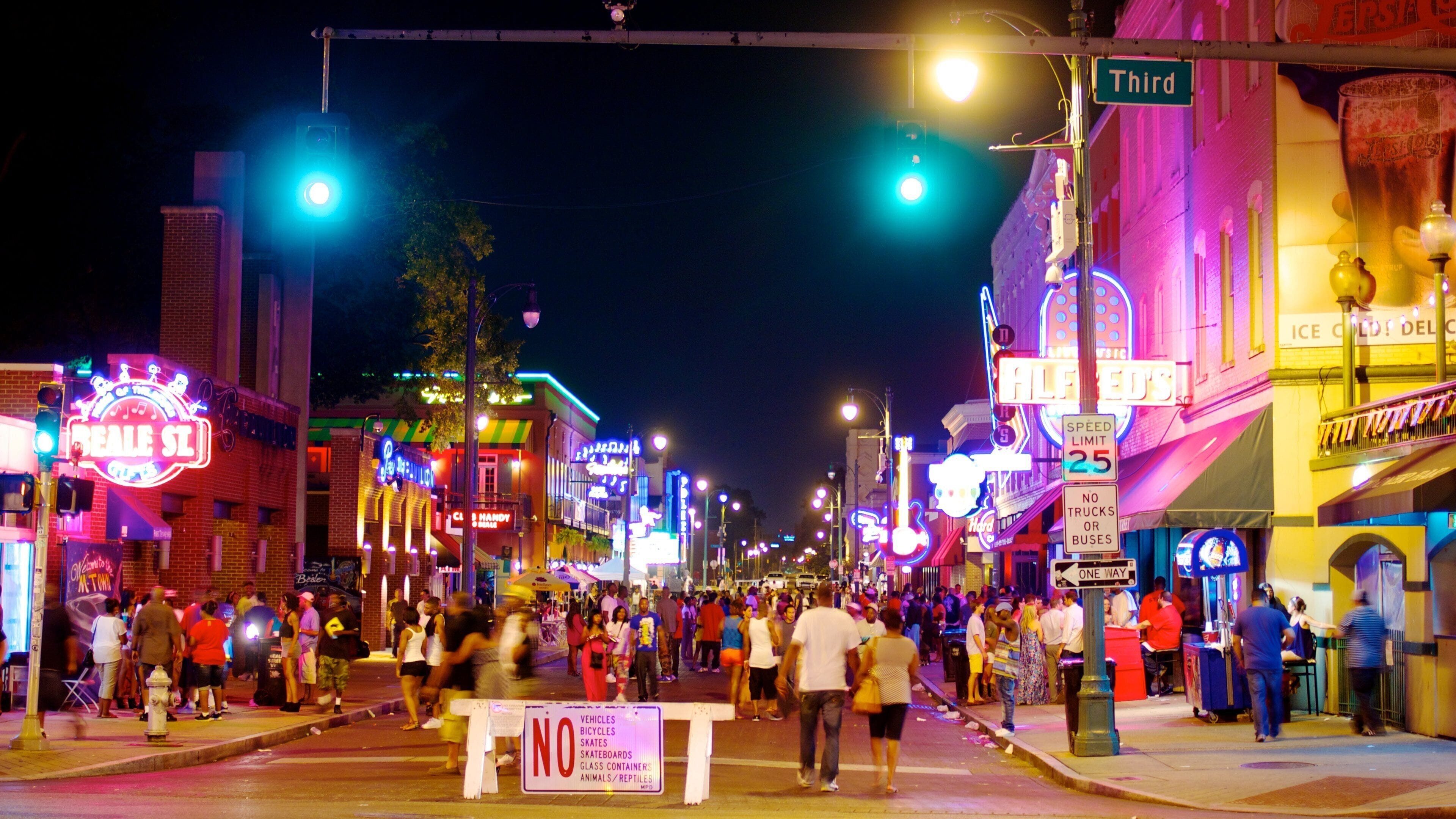 Beale Street showing nightlife, signage and night scenes