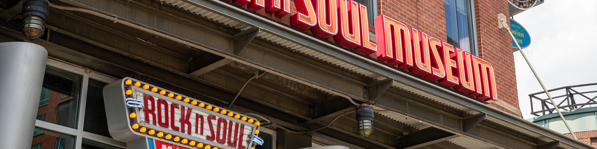 Memphis Rock \'n\' Soul Museum which includes signage