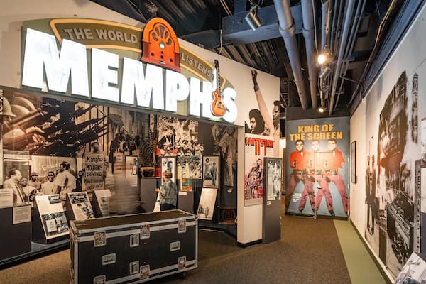 Memphis Rock \'n\' Soul Museum which includes signage and interior views