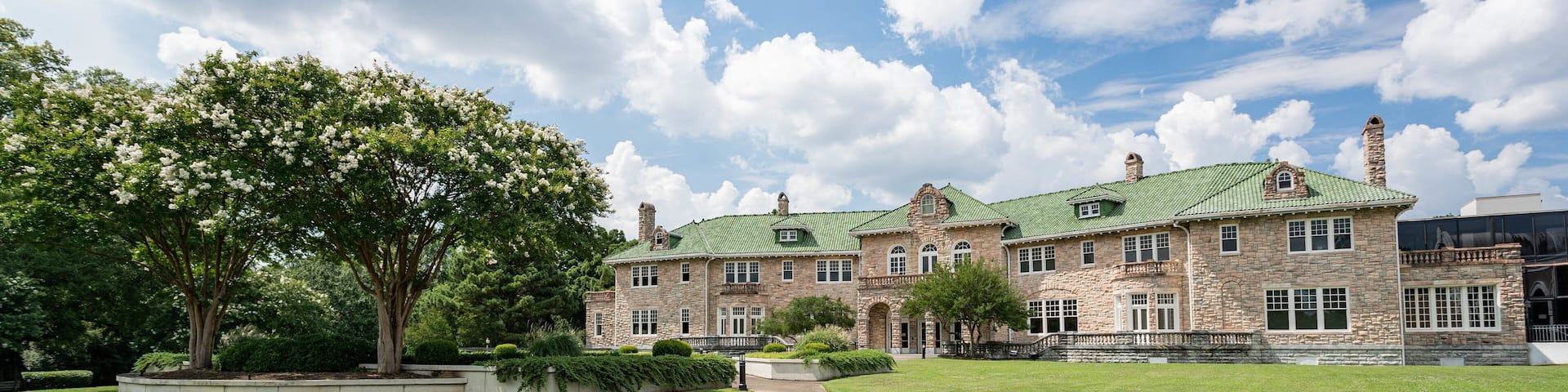 Memphis Museum of Science & History showing a house