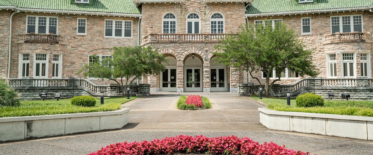 Pink Palace Museum featuring a house