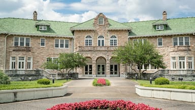 Pink Palace Museum featuring a house