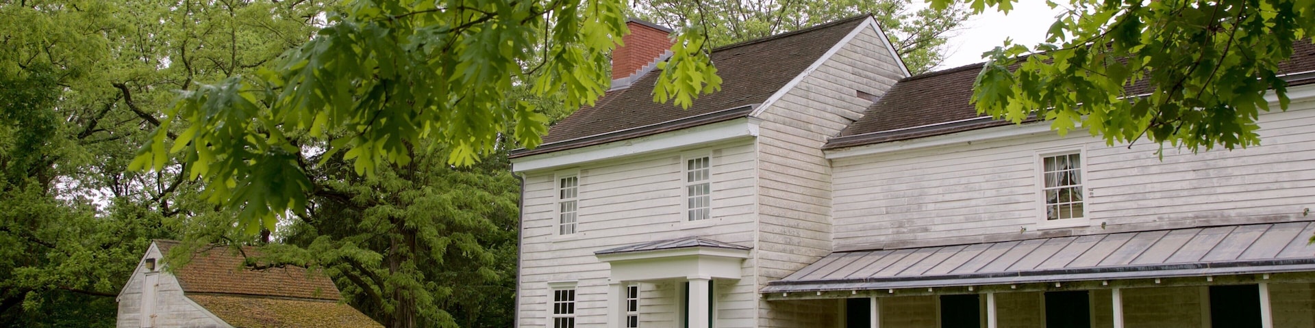 Parque estatal Princeton Battlefield ofreciendo elementos patrimoniales y una casa