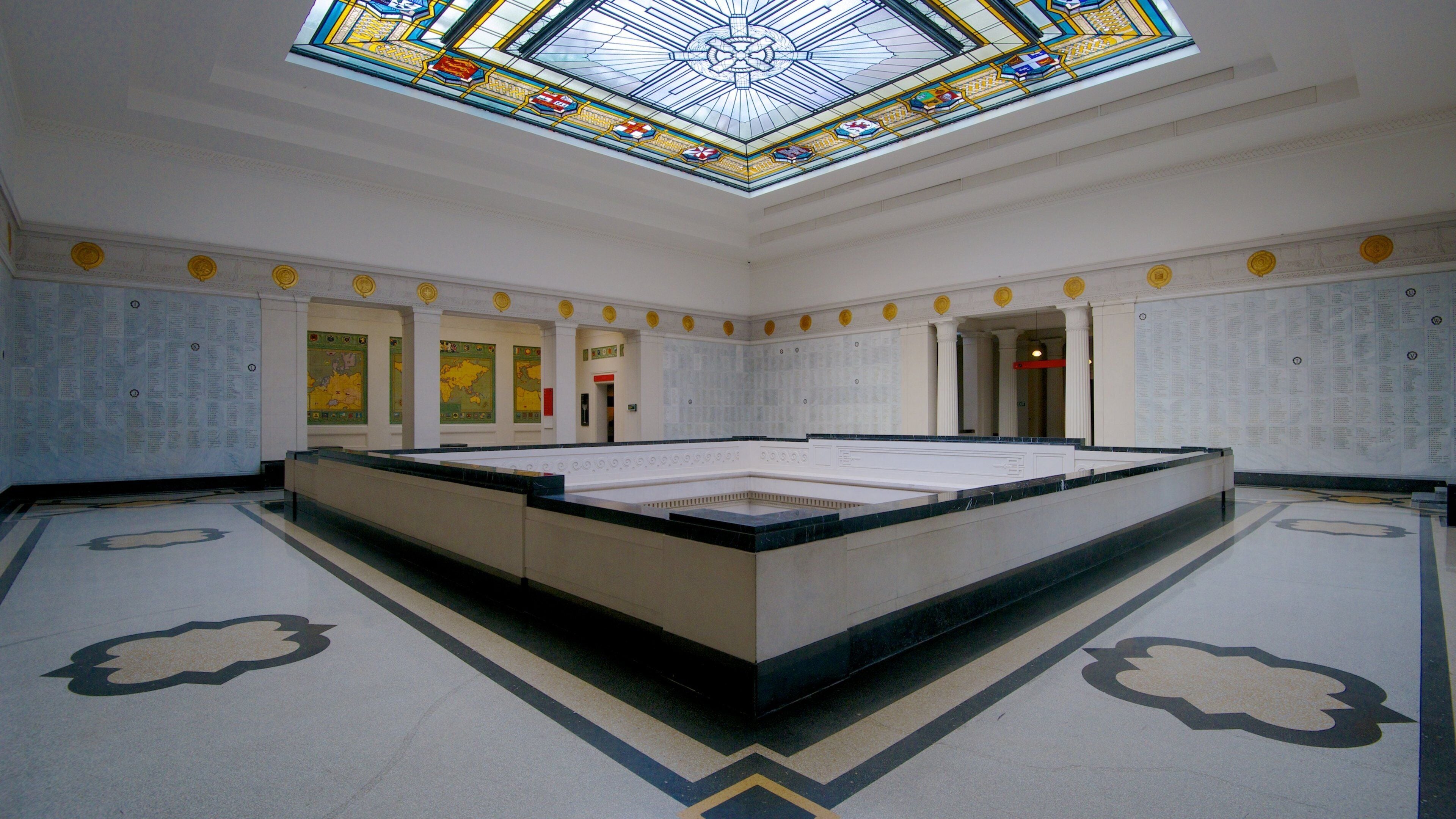 Auckland War Memorial Museum som omfatter et mindesmærke og interiør