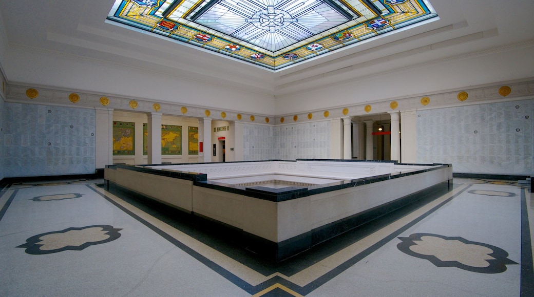 Auckland War Memorial Museum som omfatter et mindesmærke og interiør