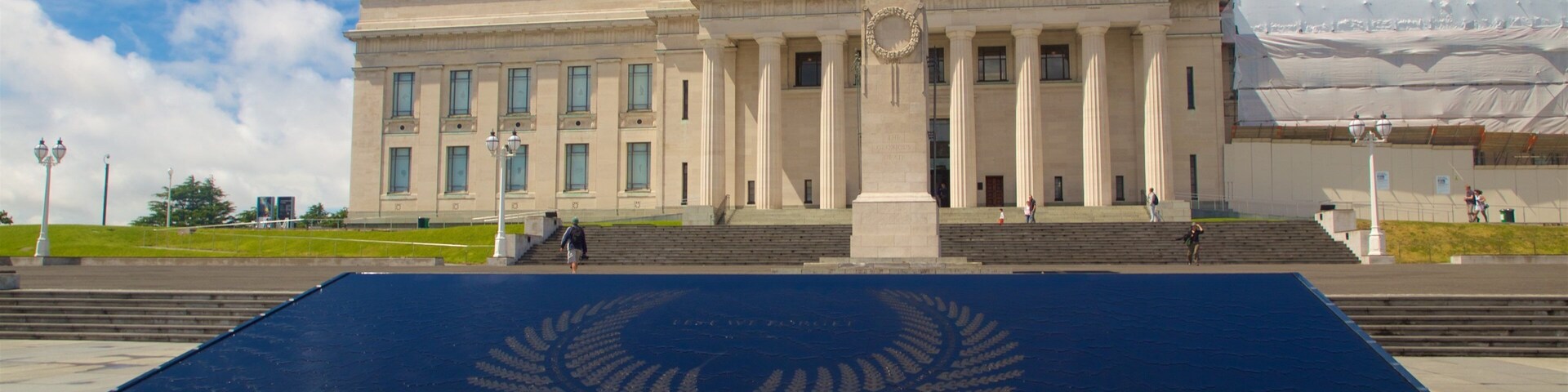 Auckland War Memorial Museum que inclui arquitetura de patrimônio