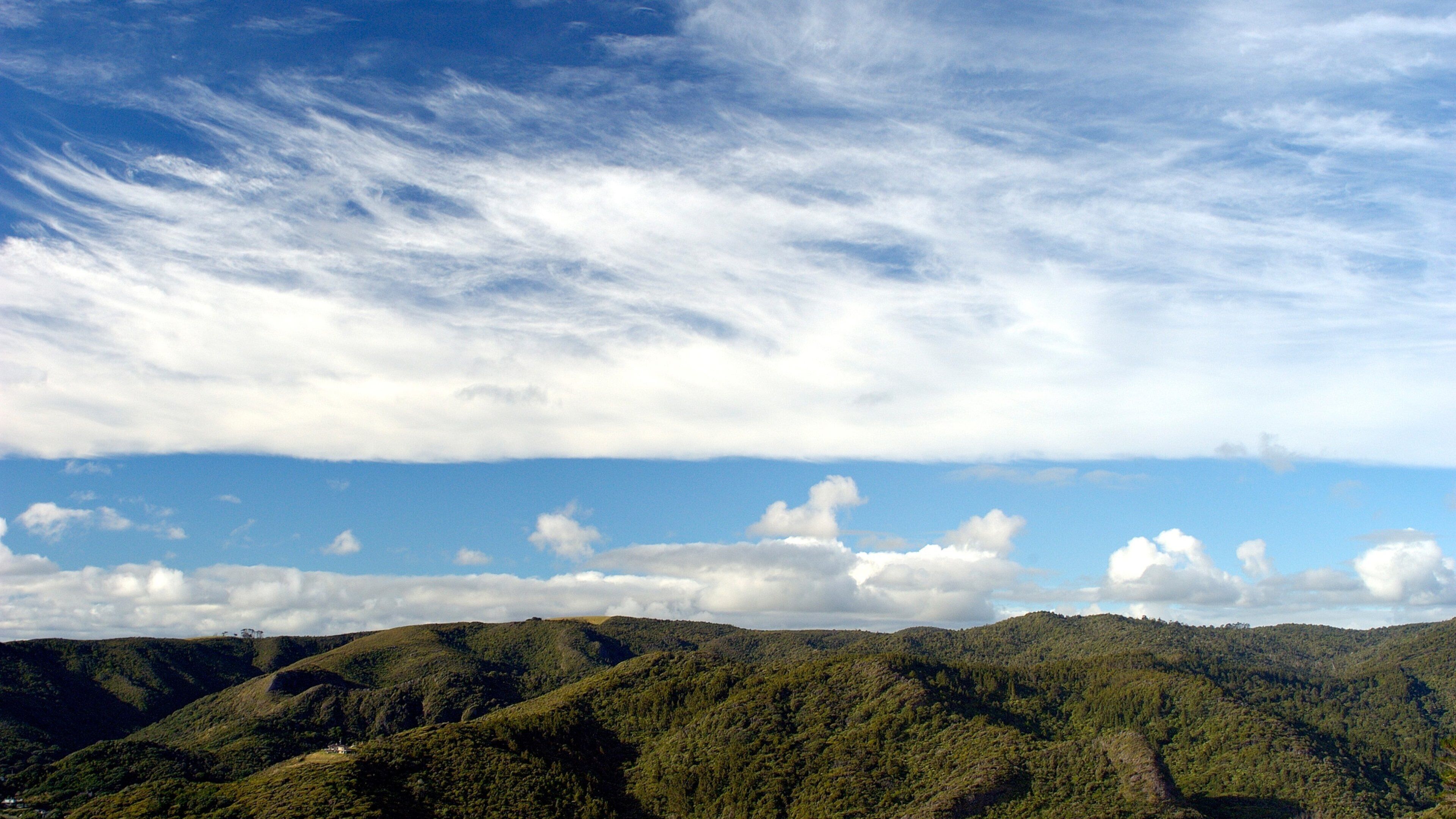 Waitakere Ranges fasiliteter samt fjell