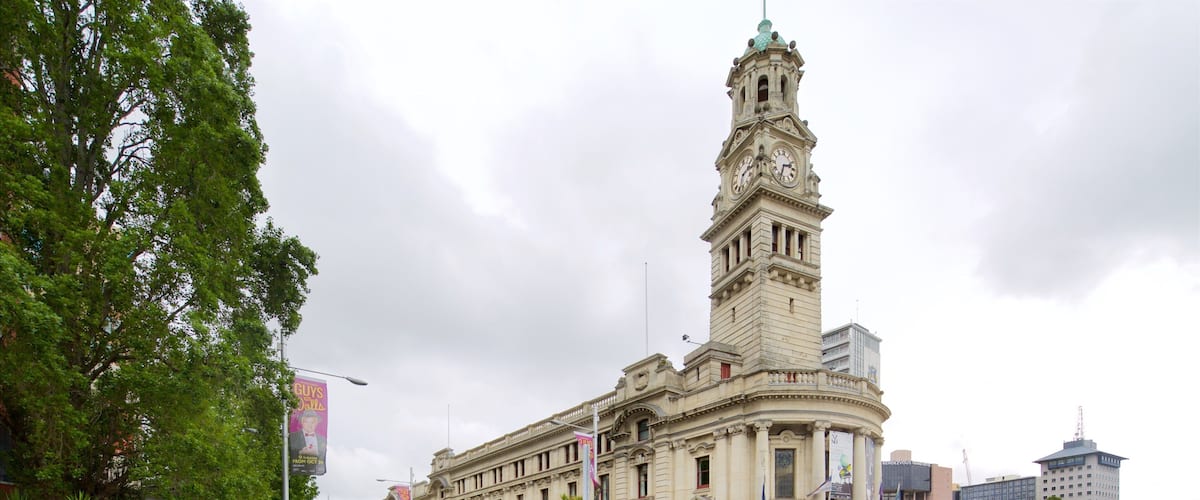 Auckland Town Hall showing heritage architecture and an administrative buidling