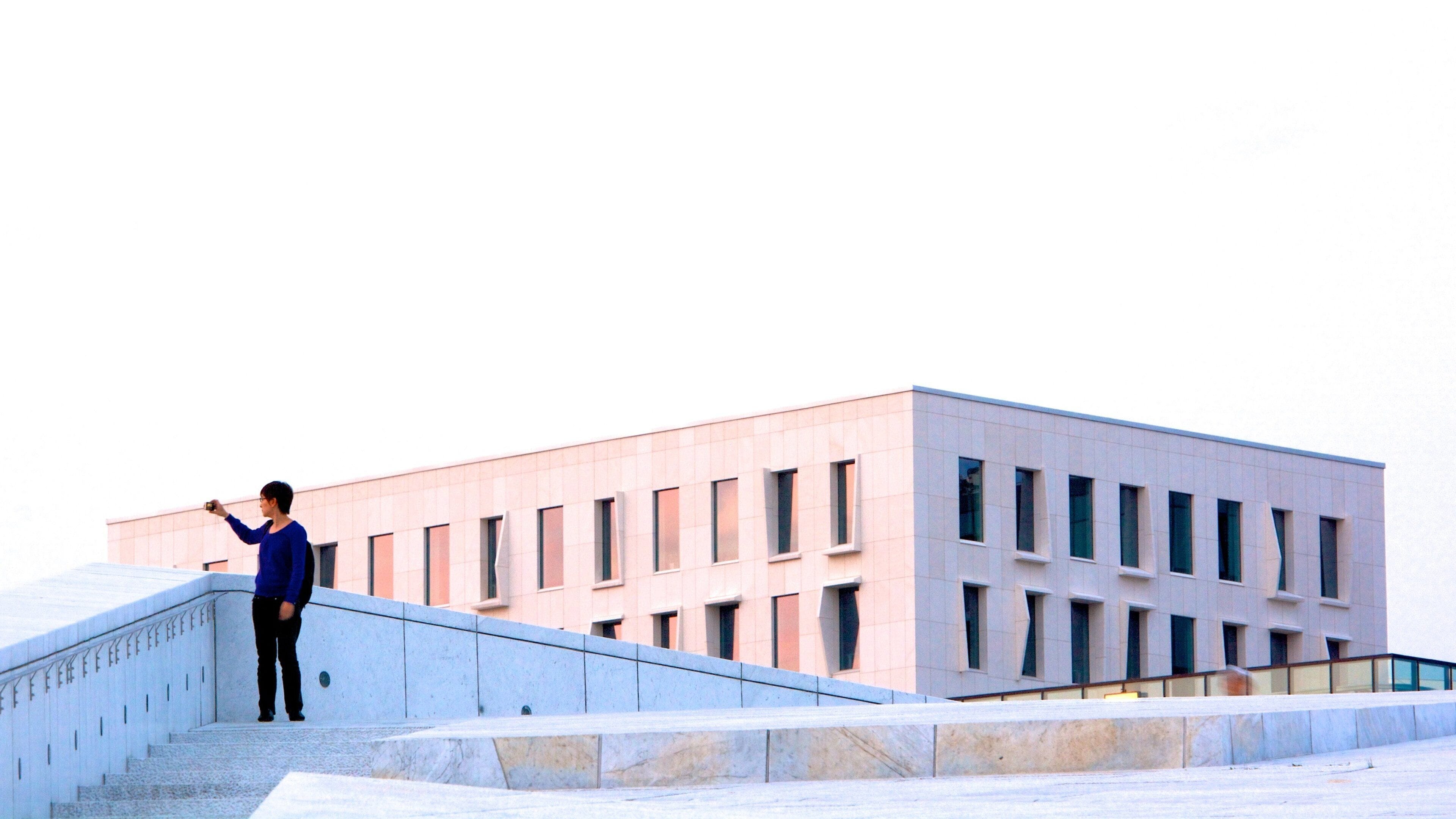 오슬로 오페라하우스 이 포함 극장 풍경 뿐만 아니라 여자