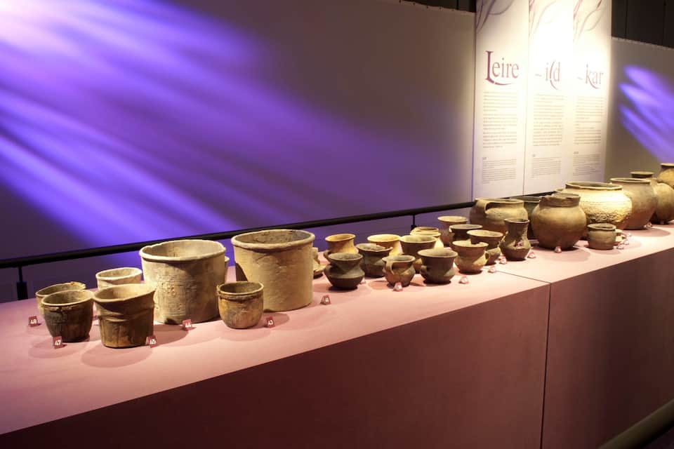 Oude aardewerk tentoongesteld.