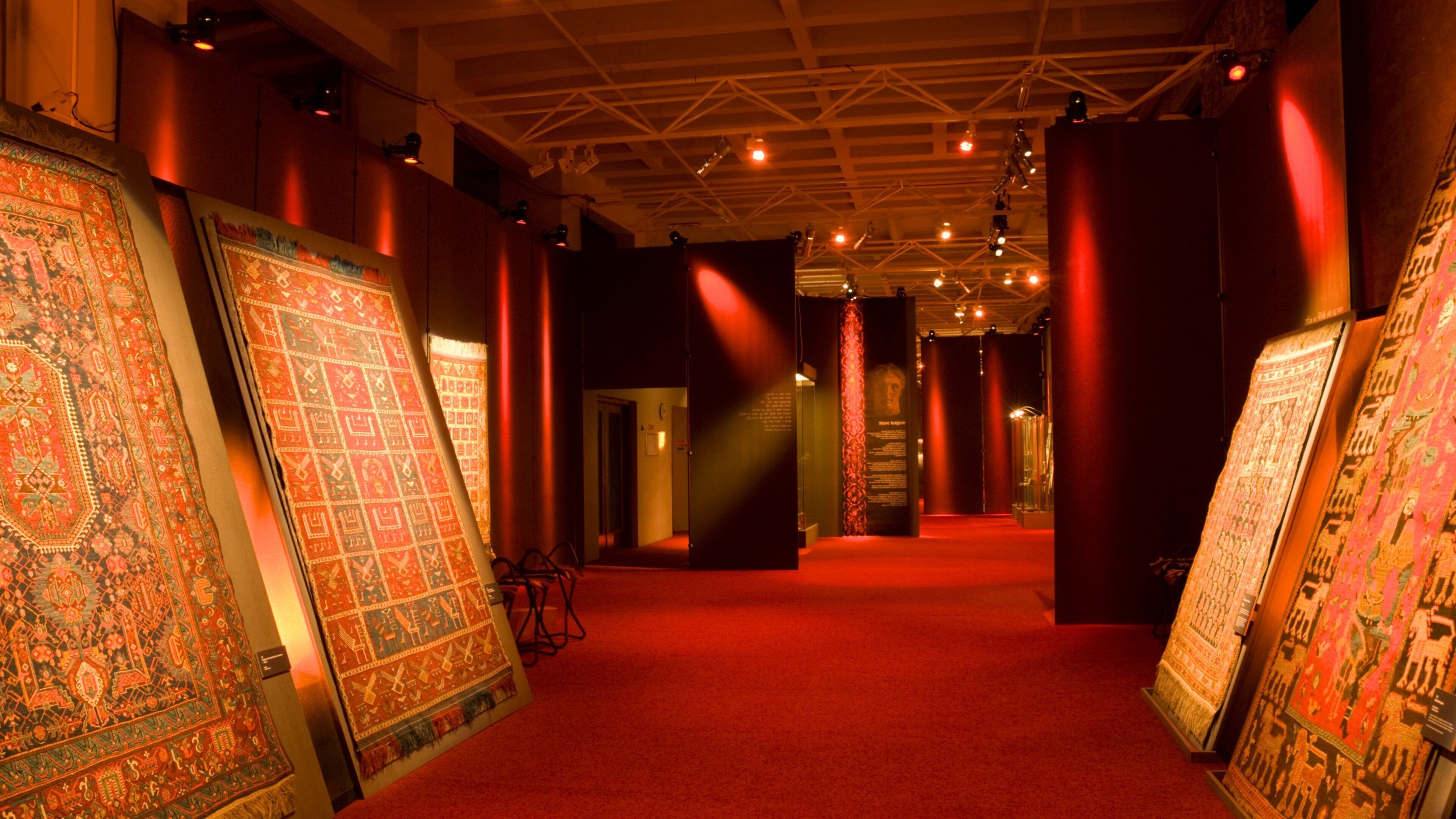 Museo de Arqueología mostrando vistas de interior