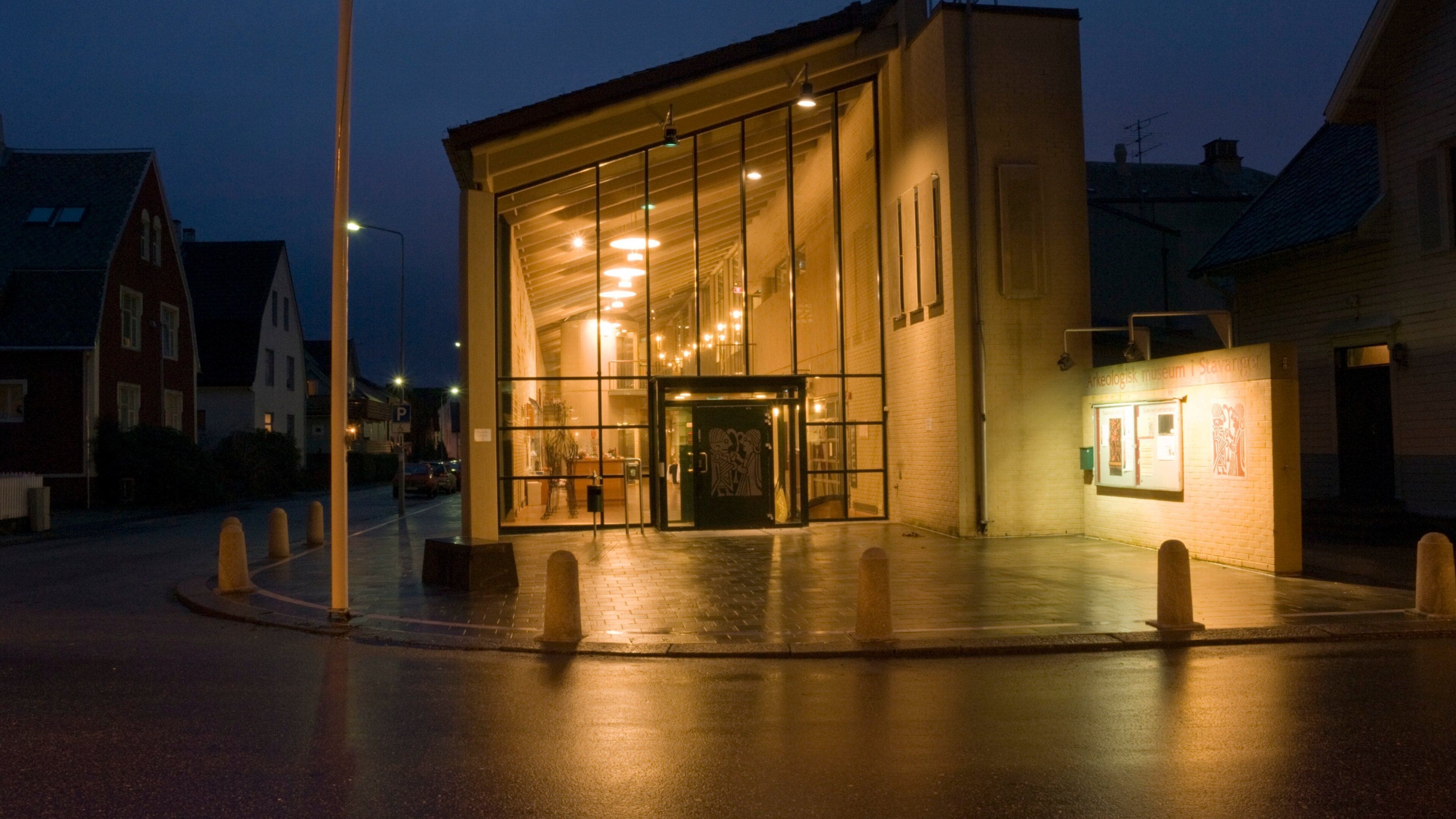 Arkeologisk museum i Stavanger som viser nattbilder