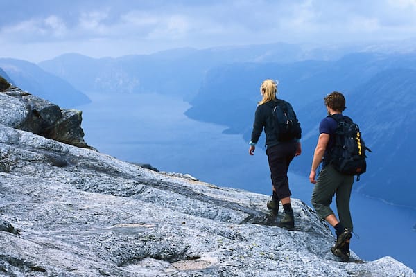 Kjerag montrant montagnes, panoramas et randonnée ou marche à pied